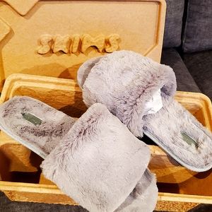 Skims Slippers SZ 7.5 (38) Brand NEW!